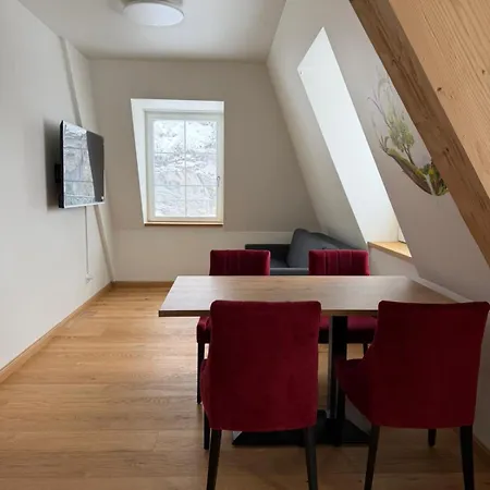 Gemmi & كاندرستغ