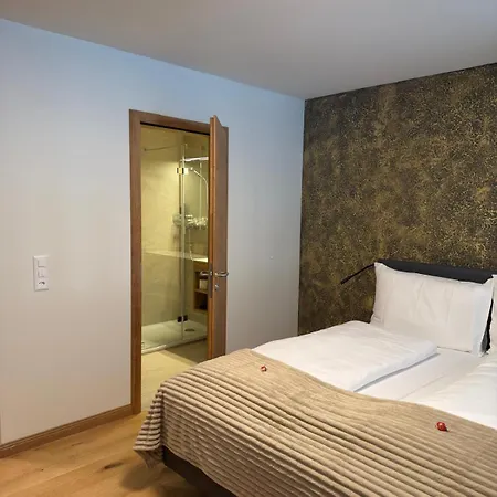 Gemmi & * كاندرستغ