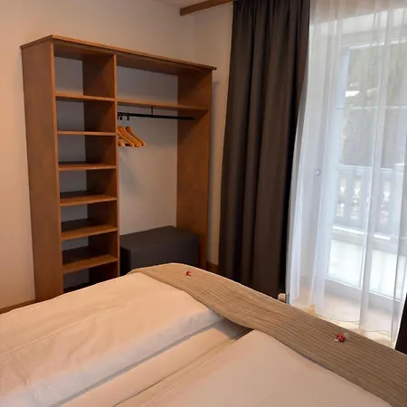 Gemmi & * كاندرستغ